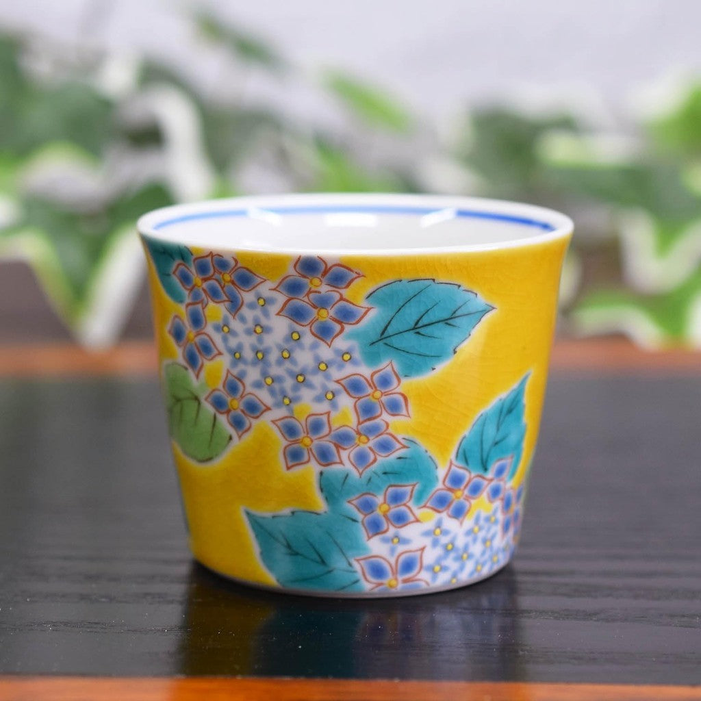 【made in japan】
Waza no Kura Stylish Soba Choko - Kutani Ware Flower Design Ceramic Japanese Tableware