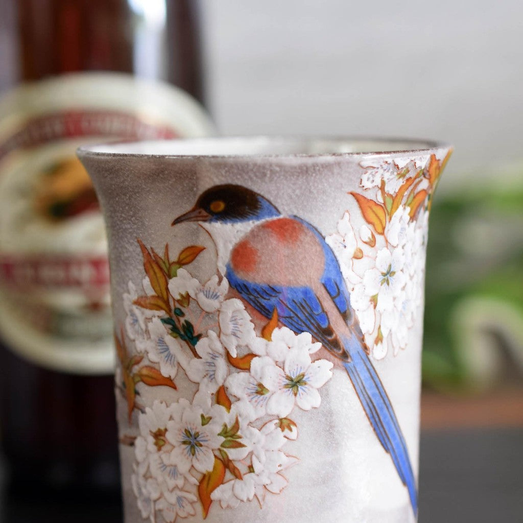 【made in japan】
Elegant Kutani Porcelain Beer Glass - Stylish Japanese Sake Cup with Mountain Cherry Blossom and Birds, Premium Quality Tableware, Made in Japan