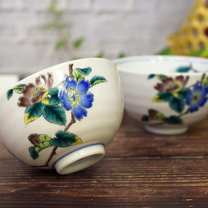 【made in japan】
Waza no Kura Pair Rice Bowls - Stylish Japanese Tableware, Kutani Ceramics, Elegant Couple's Chawan, Sasanqua Design, Premium Quality, Perfect Gift for Weddings, Anniversaries, and Milestone Celebrations, Made in Japan.