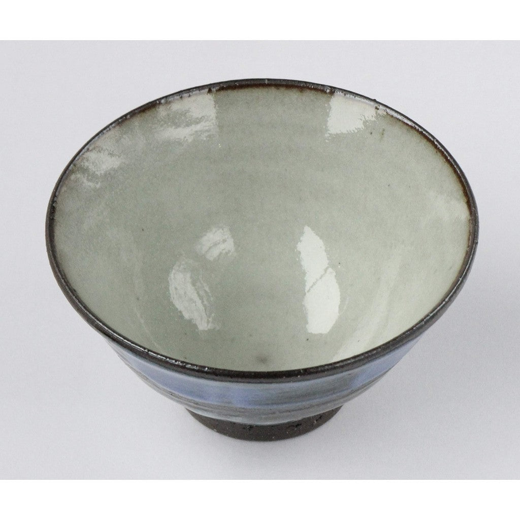 【made in japan】
Ceramic Shigaraki Blue Sky Rice Bowl W311-01 - Handcrafted Japanese Tableware for Elegant Dining and Home Decor, Perfect for Rice Lovers and Collectors.