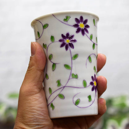 【made in japan】
Waza no Kura Stylish Beer Glass - Premium Kutani Porcelain Sake Set with Floral Vine Design, High-Quality Japanese Tableware Cup, Perfect for Gifting and Home Use.