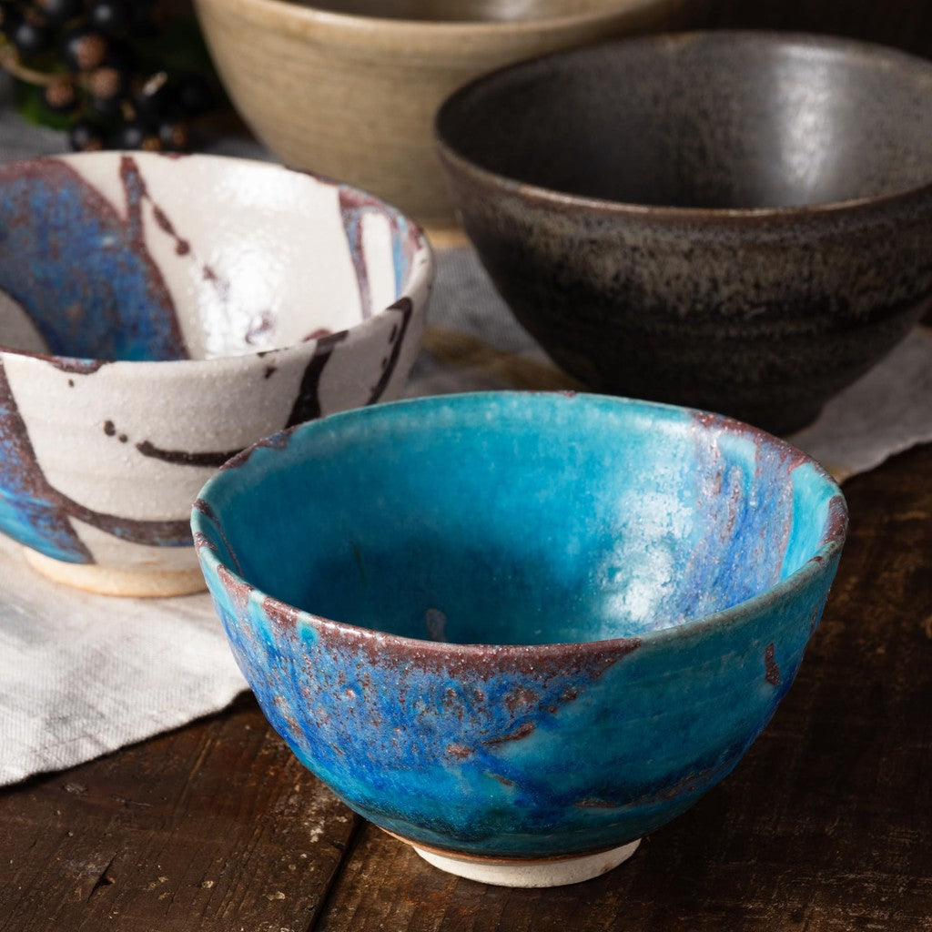 【made in japan】
Marui Pottery Shigaraki Ware Hechimon Rice Bowl, Diameter Approximately 12cm, Blue with Miscanthus Design, Ideal for Serving Rice, Model MR-3-4539.