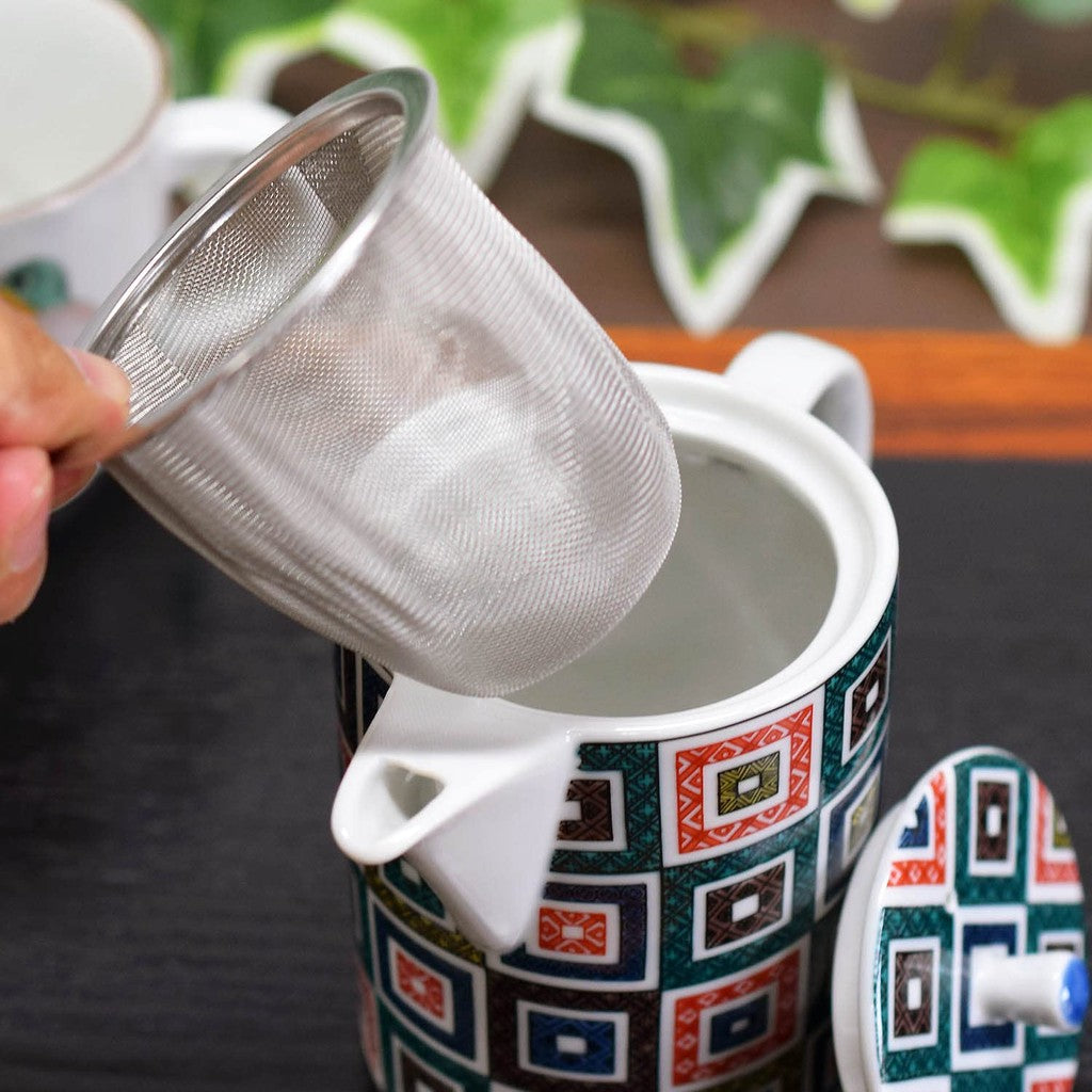 [made in Japan]
Stylish Kutani Porcelain Teapot with Stone Pattern, Premium Japanese Ceramics, Includes Tea Strainer, Perfect for Traditional Japanese Dining.