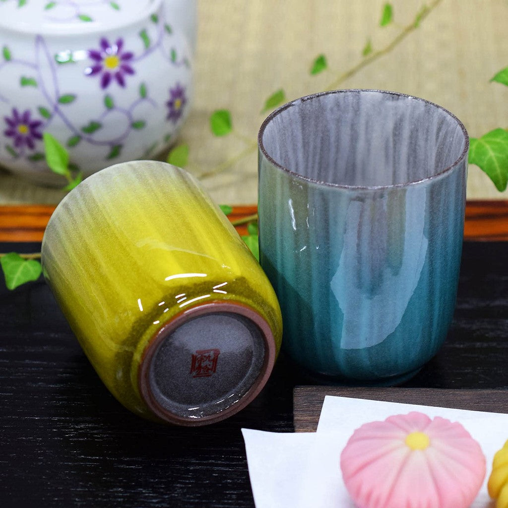 【made in japan】
Elegant Set of Japanese Kutani Ware Tea Cups - Stylish Pair of Ceramic Tea Bowls for Couples, Handcrafted in Japan, Perfect for Authentic Japanese Dining Experience.
