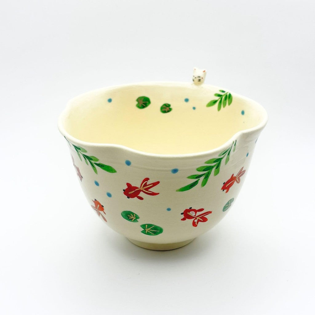 【made in japan】
Japanese Matcha Bowl for Tea Ceremony - Handmade Kyo-Yaki with Goldfish Design by Kohsho Takenaka, Size: 11cm Diameter x 8.5cm Height, Perfect Gift for Tea Lovers.