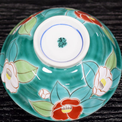【made in japan】
Kutani Ware Rice Bowl by Wazano-Kura, featuring Camellia Design, High-Quality Ceramic Tableware, Perfect for Traditional Japanese Dining, Ideal Gift for 60th Birthday Celebrations.