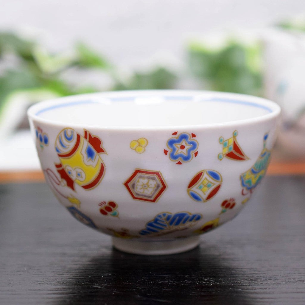 【made in japan】
"Kozara Traditional Japanese Rice Bowl - Small Kutani Ceramic, Lucky Treasure Design, Elegant Tableware, Perfect for Birthdays and Special Occasions"