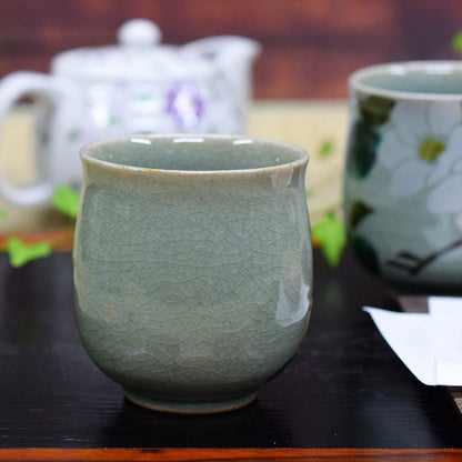 【made in japan】
Stylish Pair of YUNOMI - KUTANI Porcelain Tea Cups with Gold and Silver Camellia, Japanese Tableware, Perfect Gift for Weddings, Anniversaries, and Milestone Celebrations like 60th, 70th, 75th, and 88th Birthdays.