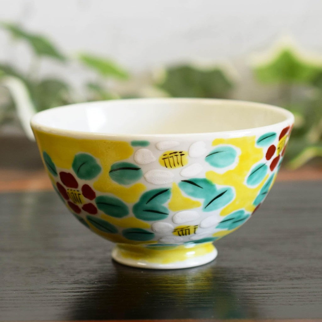 【made in japan】
Stylish Kuuta-yaki Ceramic Rice Bowl with Floral Pattern - Premium Japanese Tableware, Perfect for Birthdays, Celebrations like Kankei and Koki, Elegant Gift for Special Occasions.