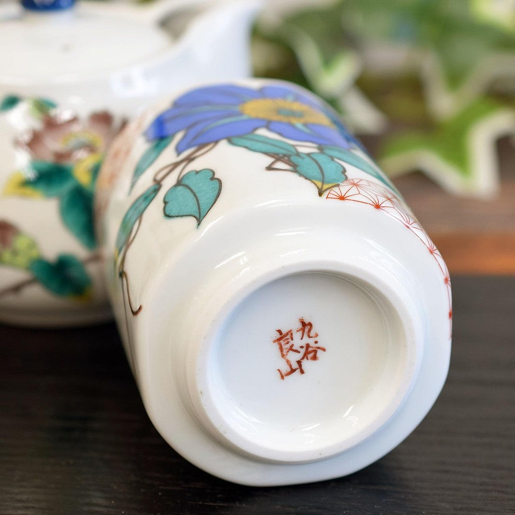 [Made in Japan] Large Traditional Japanese Kutani-Yaki Tea Cup by Waza no Kura, Kutsunagi Pattern, Elegant Ceramic Chawan for Tea, Authentic Japanese Tableware, Made in Japan.
