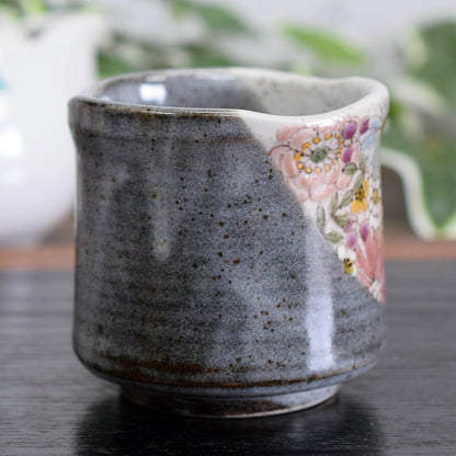 【made in japan】
Stylish Kutani Ware Red Teacup by Waza no Kura - Japanese Ceramic Tableware, Perfect Gift for Birthdays and Traditional Celebrations (60th, 70th, 77th, 80th, 88th)