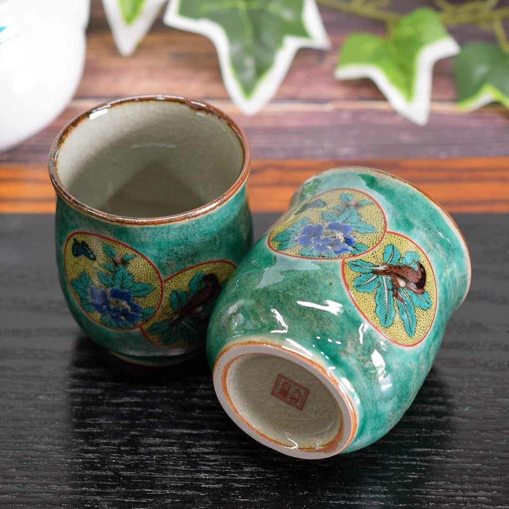 【made in japan】
Stylish Kutani Ware Green Circle Pattern Pair of Tea Cups - Elegant Japanese Ceramic Teacups for Couples, Authentic Japanese Tableware, Perfect for Tea Lovers.