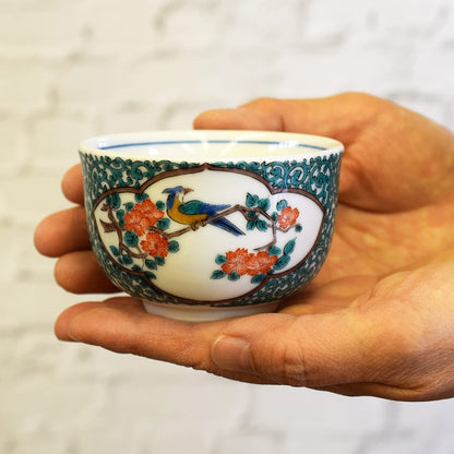 【made in japan】
Stylish Kutani Ceramic Tea Cups Set of 5 - Elegant Green-Patterned Flower and Bird Design, Perfect for Guests, High-Quality Japanese Tableware