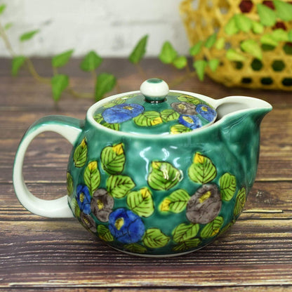 【made in japan】
Elegant Kyusu Teapot - Kutani Ware Green Camellia Design, Japanese Ceramic Pot with Tea Strainer, Brand Dishware, Made in Japan. Perfect for Tea Lovers!