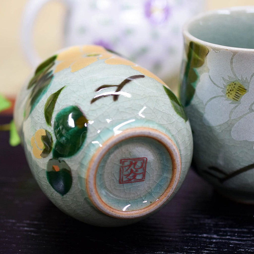【made in japan】
Stylish Pair of YUNOMI - KUTANI Porcelain Tea Cups with Gold and Silver Camellia, Japanese Tableware, Perfect Gift for Weddings, Anniversaries, and Milestone Celebrations like 60th, 70th, 75th, and 88th Birthdays.