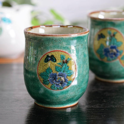 【made in japan】
Stylish Kutani Ware Green Circle Pattern Pair of Tea Cups - Elegant Japanese Ceramic Teacups for Couples, Authentic Japanese Tableware, Perfect for Tea Lovers.
