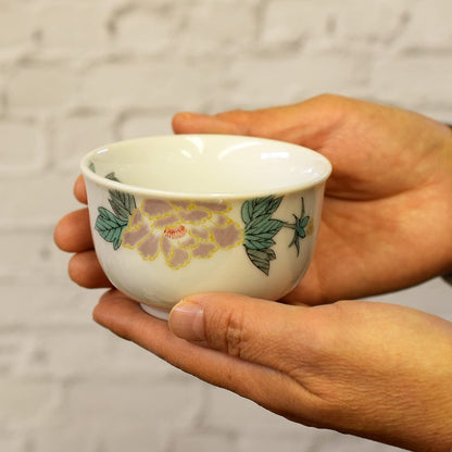 【made in japan】
Waza no Kura Kutani Ware Teacup Set of 5 - Elegant Bird Design, Ideal for Guests, Premium Quality Japanese Tableware, Stylish Tea Cups for Any Occasion.