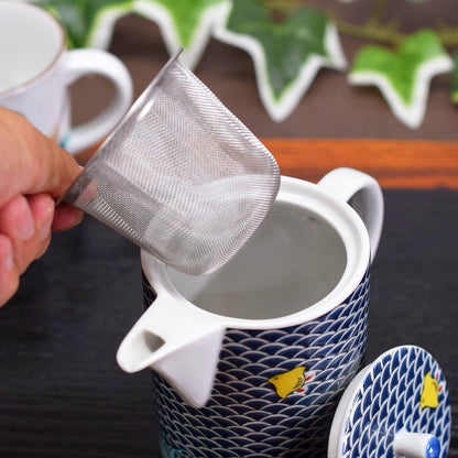 【made in japan】
Stylish Kutani Teapot with Chidori Design - Premium Ceramic Tea Pot with Strainer, High-Quality Japanese Brand Tableware, Made in Japan, Perfect for Tea Lovers.