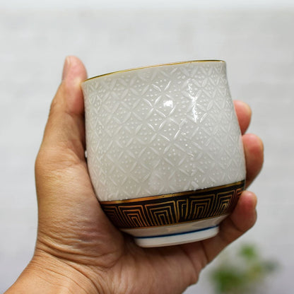 【made in japan】
Stylish Pair of Kutani-yaki Tea Cups by Wazano Kura, Elegant White Seven Treasures Design, Perfect for Wedding Anniversaries and Celebrating Milestones like 60th, 70th, 75th, and 88th Birthdays. Ideal Japanese Pottery Gift.