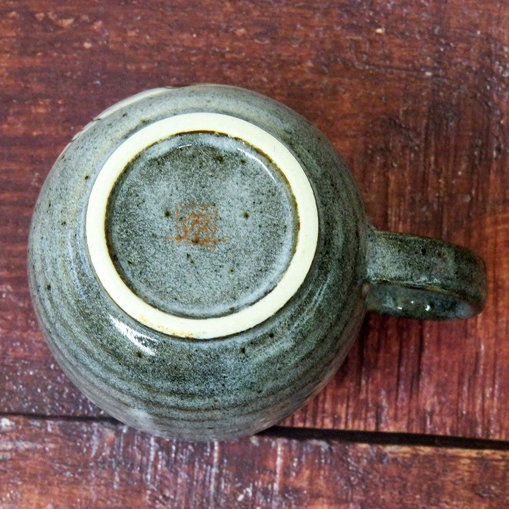 【made in japan】
Stylish Kutani Porcelain Mug - Sunlit Design, Premium Japanese Tableware, High-Quality Ceramic Cup, Perfect Gift for Coffee and Tea Lovers.