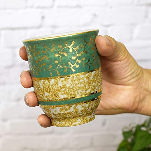 【made in japan】
Stylish Pair of Japanese Kutani Ware Teacups by Waza no Kura - Elegant Couple’s Ceramic Tea Cups with Gold Pattern - Perfect Gift for Anniversaries, Birthdays, and Celebrations - Made in Japan