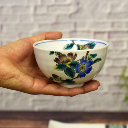 【made in japan】
Waza no Kura Pair Rice Bowls - Stylish Japanese Tableware, Kutani Ceramics, Elegant Couple's Chawan, Sasanqua Design, Premium Quality, Perfect Gift for Weddings, Anniversaries, and Milestone Celebrations, Made in Japan.