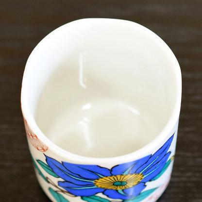 [Made in Japan] Large Traditional Japanese Kutani-Yaki Tea Cup by Waza no Kura, Kutsunagi Pattern, Elegant Ceramic Chawan for Tea, Authentic Japanese Tableware, Made in Japan.