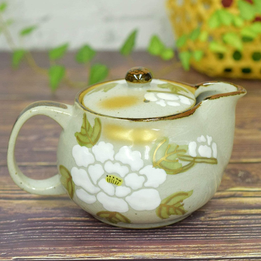 【made in japan】
Elegant Kyusu Teapot with Strainer, Kutani Porcelain, White Peony Design, Japanese Tableware, High-Quality Ceramic, Made in Japan, Perfect for Tea Lovers.