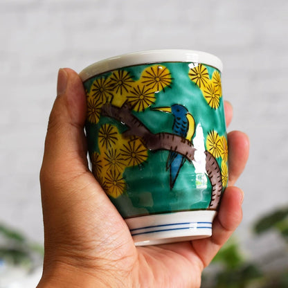 【made in japan】
Elegant Kutani Yaki Pair of Teacups for Couples - Yoshidaya Matsuni Bird Design, Japanese Tableware, Handmade in Japan, Perfect for Tea Lovers.