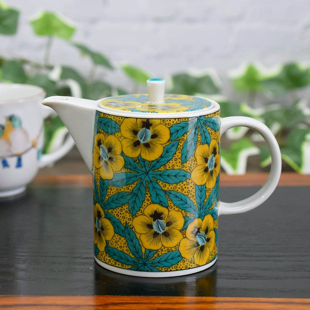【made in japan】
Stylish Kużyaki Teapot from Waza no Kura, Aoi Design, Premium Quality Ceramic, Japanese Tableware, Comes with Tea Strainer, Made in Japan, Elegant Brand.