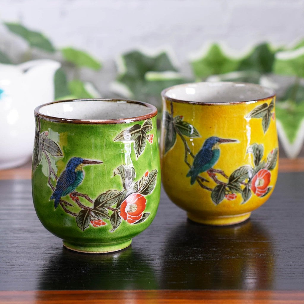 【made in japan】
Stylish Kutani Ceramic Tea Cups Set - Elegant Pair of Couple's Yunomi with Glazed Flower and Bird Design, Made in Japan, Quality Japanese Tableware.