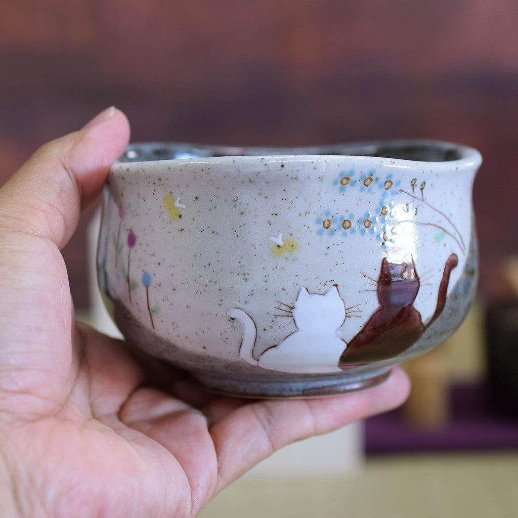 【made in japan】
Stylish Matcha Bowl - Kutani Ceramic, Waza no Kura Collection, High-Quality Japanese Tea Ceremony Tool, Ideal Gift for Birthdays, Milestone Celebrations, and Special Occasions, Made in Japan.