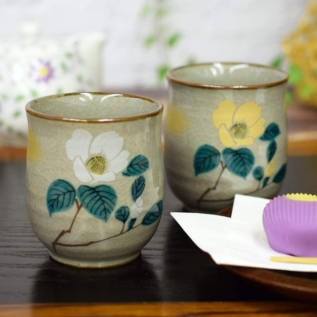【made in japan】
Stylish Pair of Japanese Kutani Ware Tea Cups - Waza no Kura Brand, Perfect for Couples, Ideal for Weddings, Anniversaries, and Milestone Birthdays, Authentic Japanese Pottery Gift for Special Occasions.