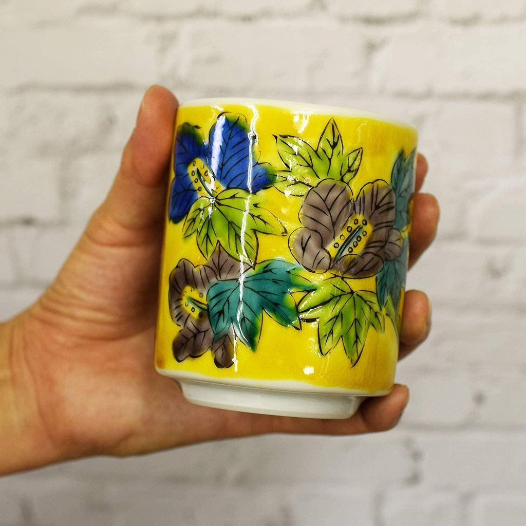 【made in japan】
Large Kuta-yaki Yu-chan (Tea Cup) from Yoshidaya Fuyo: Traditional Japanese Ceramics, Perfect for Tea Lovers, Made in Japan, Elegant and Stylish Tableware.