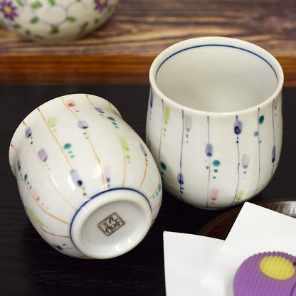 【made in japan】
Stylish Pair of Japanese Kutani Porcelain Tea Cups by Waza no Kura, Ideal for Couples - Perfect Gift for Anniversaries, Birthdays, and Special Celebrations, Made in Japan.
