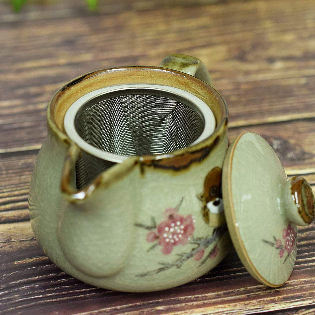 【made in japan】
Stylish Japanese Teapot with Strainer, Kutani Ware, Sparrow Design, Ceramic, Brand New, Made in Japan, Elegant Tableware for Tea Enthusiasts