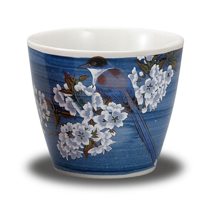 【made in japan】
Stylish Kutani Pottery Pair of Shochu Glasses by Waza no Kura, featuring cherry blossoms and birds. Premium Japanese tableware, perfect for birthdays, milestone celebrations, and thoughtful gifts.