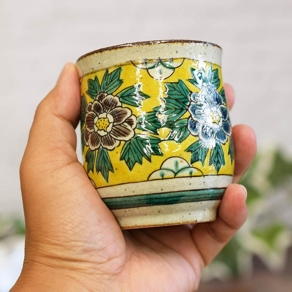 【made in japan】
Stylish Kutani Ware Yuai Mug by Yoshidaya - Japanese Ceramic Teacup, Perfect for Birthdays, Milestone Celebrations, and Gifts for Special Occasions, Made in Japan.