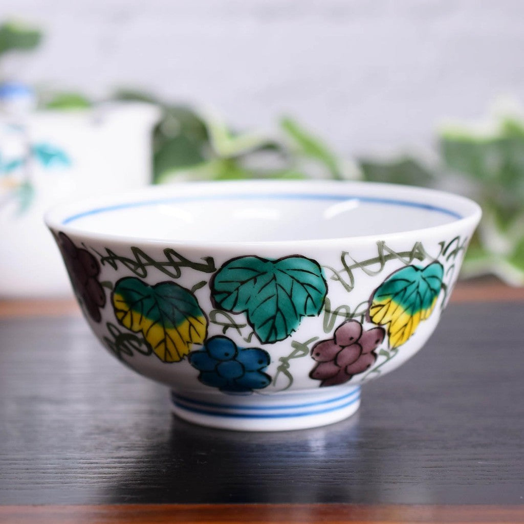 【made in japan】
Stylish Japanese Waza no Kura Rice Bowl, Kutani Ceramics with Grape Design, Perfect Tableware for Rice, Authentic Japanese Tableware, Made in Japan, Elegant Dining Experience