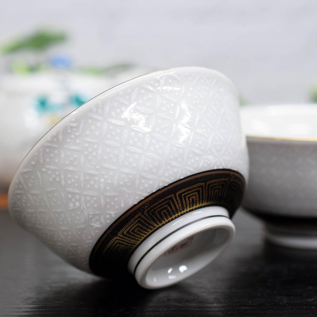 【made in japan】
Waza no Kura Stylish Couple Rice Bowls, Kutani Ceramics Set, Elegant White Seven Treasures Design, Premium Tableware, Perfect Gift for Weddings and Anniversaries, Japanese Ceramics.
