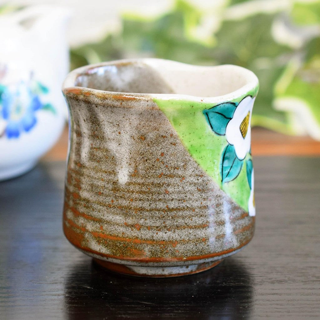【made in japan】Waza no Kura Stylish Japanese Tea Cup, Kutani Ware, Camellia Design, Ceramic Sake and Tea Mug, Premium Tableware, Made in Japan, Perfect for Traditional Japanese Dining.