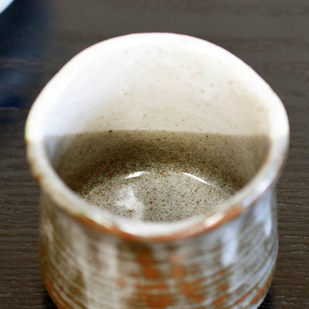 【made in japan】Waza no Kura Stylish Japanese Tea Cup, Kutani Ware, Camellia Design, Ceramic Sake and Tea Mug, Premium Tableware, Made in Japan, Perfect for Traditional Japanese Dining.