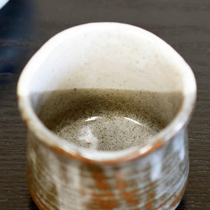 【made in japan】Waza no Kura Stylish Japanese Tea Cup, Kutani Ware, Camellia Design, Ceramic Sake and Tea Mug, Premium Tableware, Made in Japan, Perfect for Traditional Japanese Dining.