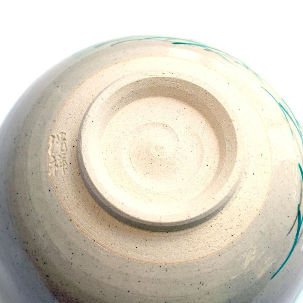 【made in japan】
Japanese Tea Ceremony Matcha Bowl - Handmade Kyoto Ceramic with Rabbit Design, Authentic Japanese Craftsmanship, Perfect Gift, Dimensions: 14cm Diameter x 9cm Height.