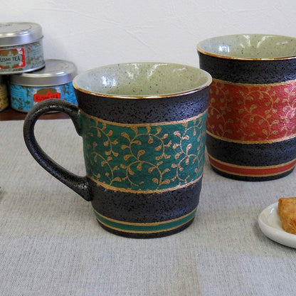 【made in japan】
Kutani Porcelain Pair of Mug Cups with Golden Arabesques – Perfect for Couples, Elegant Design AK5-0886. Ideal for Gift Giving or Personal Use.