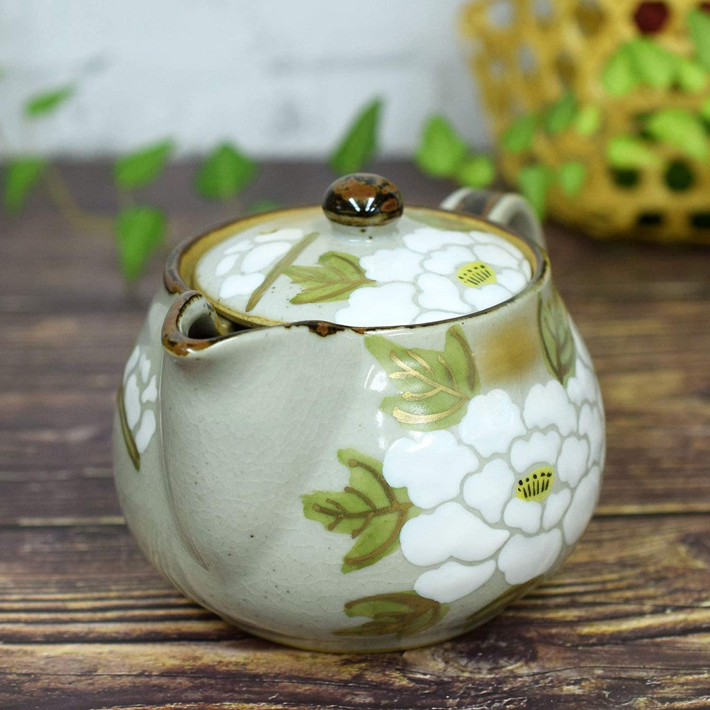 【made in japan】
Elegant Kyusu Teapot with Strainer, Kutani Porcelain, White Peony Design, Japanese Tableware, High-Quality Ceramic, Made in Japan, Perfect for Tea Lovers.
