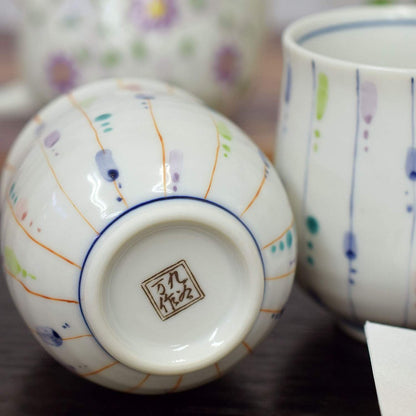 【made in japan】
Stylish Pair of Japanese Kutani Porcelain Tea Cups by Waza no Kura, Ideal for Couples - Perfect Gift for Anniversaries, Birthdays, and Special Celebrations, Made in Japan.