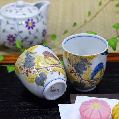 【made in japan】
Stylish Pair of Kutani Ware Teacups by Waza no Kura - Japanese Ceramic for Couples, Perfect for Anniversaries, Birthdays, and Special Celebrations. Ideal Gift for Weddings, Milestone Birthdays, and More!