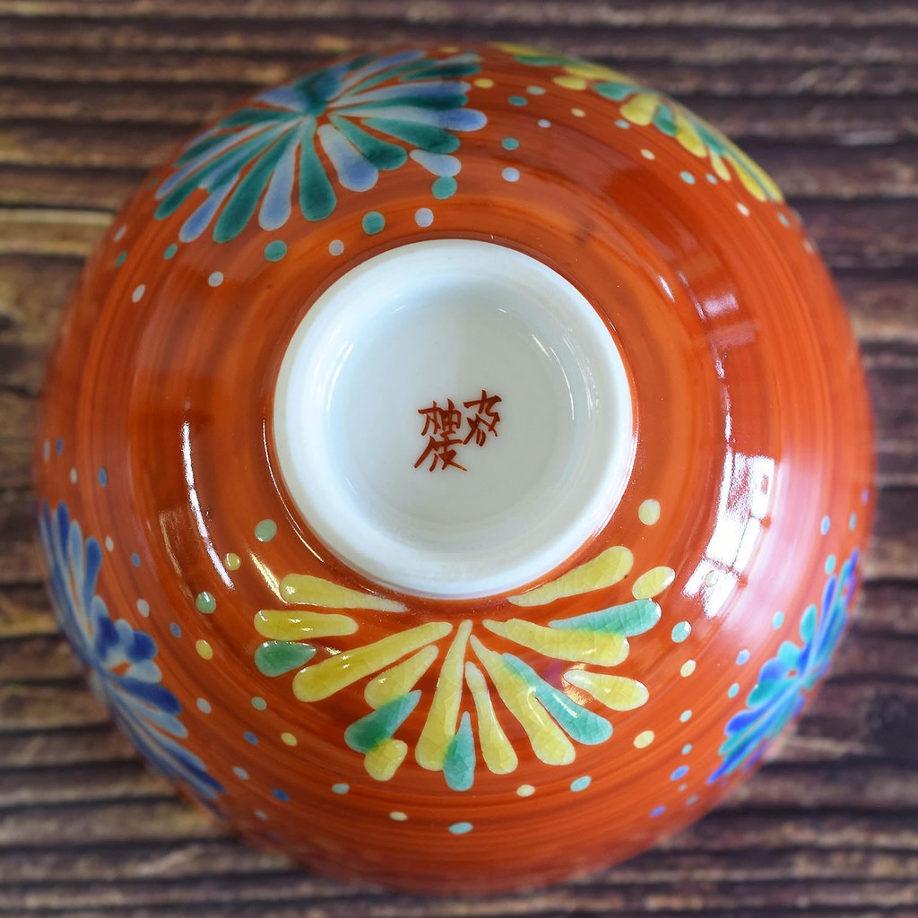 【made in japan】
Stylish Japanese Kutani Porcelain Rice Bowl by Waza no Kura, perfect for serving rice. A high-quality tableware gift ideal for birthdays, Kinen celebrations, and special occasions. Elegant design for traditional dining. Made in Japan.