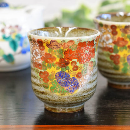 【made in japan】
Elegant Kutani Ceramic Teacup Pair for Couples - Stylish Japanese Yunomi for Every Season, High-Quality Tableware, Handmade in Japan